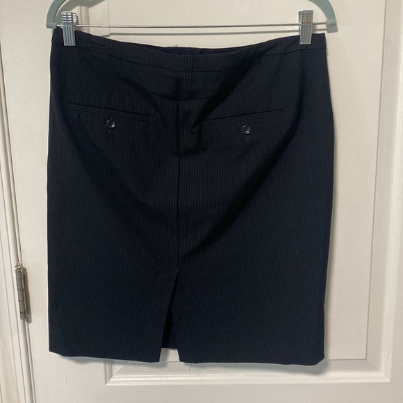 Gap black pinstripe skirt size US 6 - Picture 3 of 4